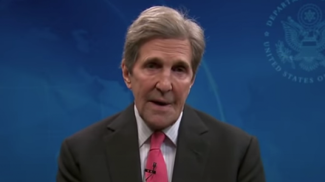 Rules for Thee: John Kerry Caught Defying Airport Mask Mandate...Again ...