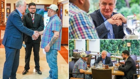 NextImg:El Salvador Prez Trolls Dems with Photo of Van Hollen ‘Sipping Margaritas’ with MS-13 Gang Member Garcia in ‘Tropical Paradise’