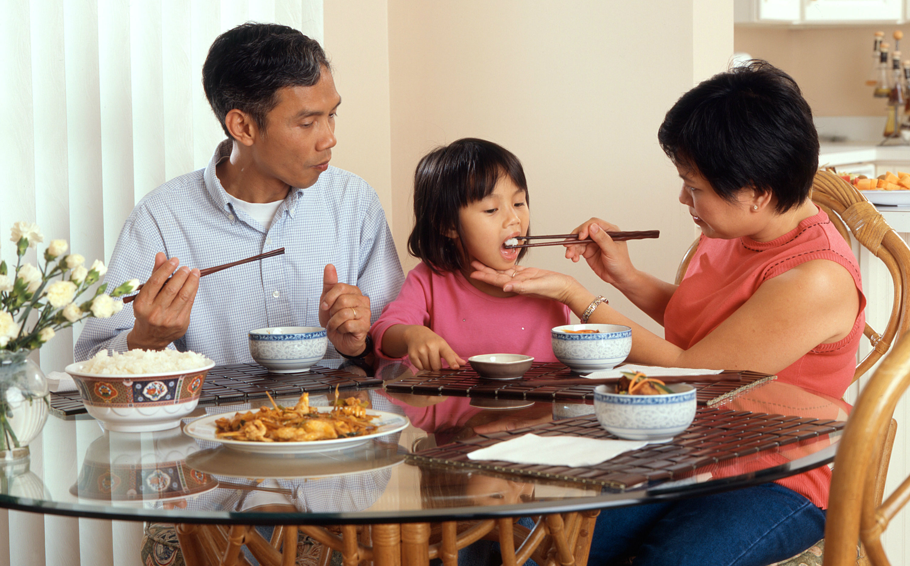 chinese eating with chopsticks